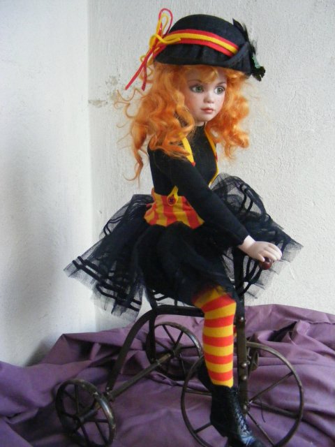 Фарфоровая кукла Zinnia автора Jan MClean, коллекция Flower Heart Collection