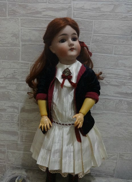 Задумчивая, скромная, тихая и строгая. Armand Marseille