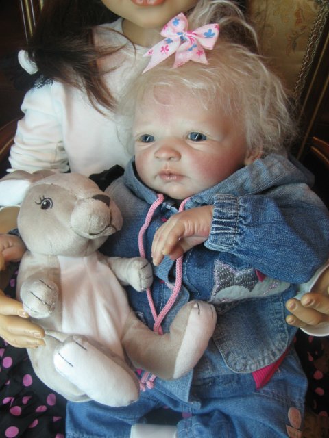 Мои малышки и их красивые няньки