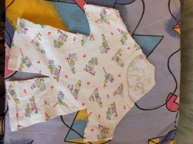 Мастер класс по пошиву комбинезончика для куклы из детской маечки (фото 3)