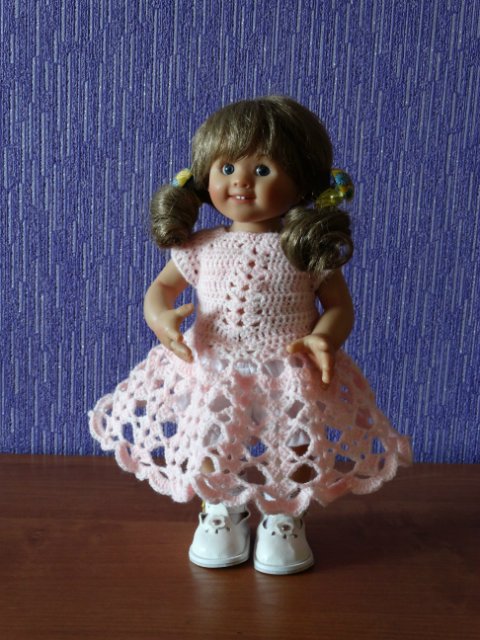 Розовые цветы или вязаные платья для любимых кукол (фото 9)