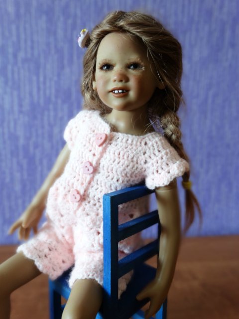 Розовые цветы или вязаные платья для любимых кукол