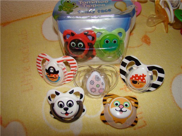 Соски-пустышки и малышки, которые их сосут (фото 5)