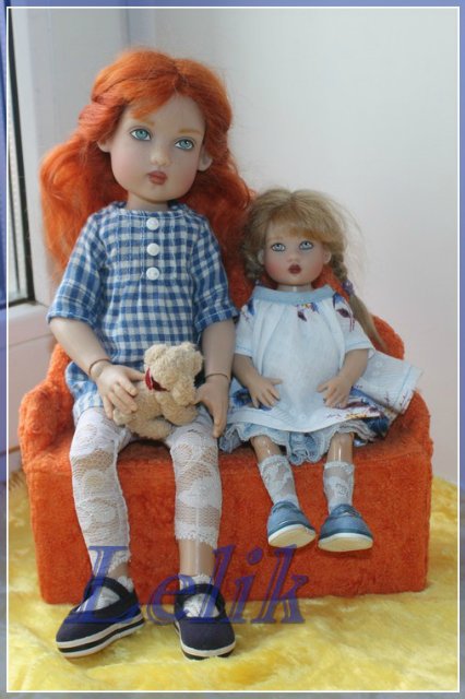 Наш диванчик, или одёжка из платков. Куколки от Helen Kish