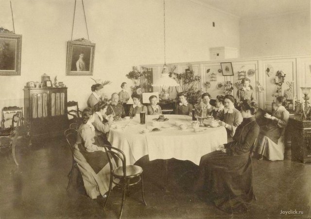 Ко Дню знаний. Из истории женского образования в России