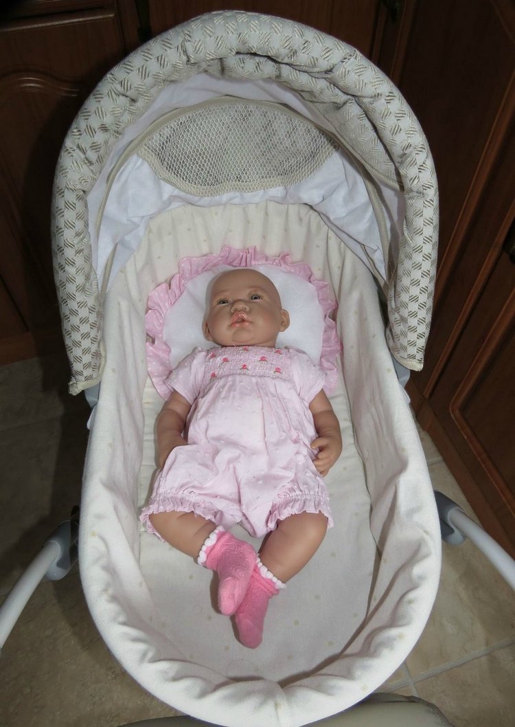 Выбор коляски для игровой куклы