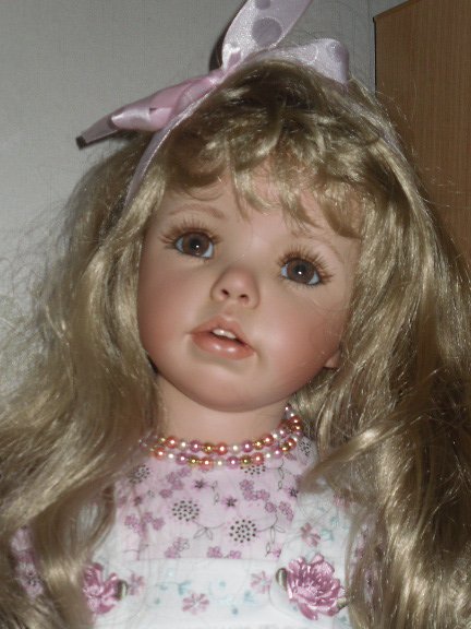 Дженифер. Коллекционная фарфоровая кукла (фото 10)