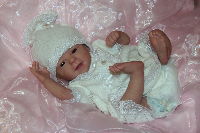 Вязаный комплект для маленькой куколки-принцессы