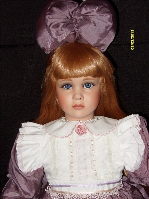 Серьёзная Алисса ,коллекционная ,фарфоровая кукла от Памелы Филлипс (для Seymour Mann) (фото 5)