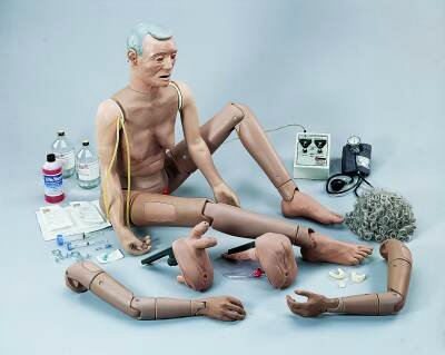 На каждого Бармалея свой Айболит или Куклы Гиппократа. От старинных диагностических кукол до современных медицинских