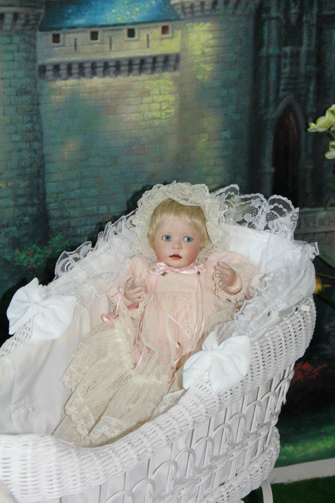 Фарфоровая кукла Беатриса (фото 3)