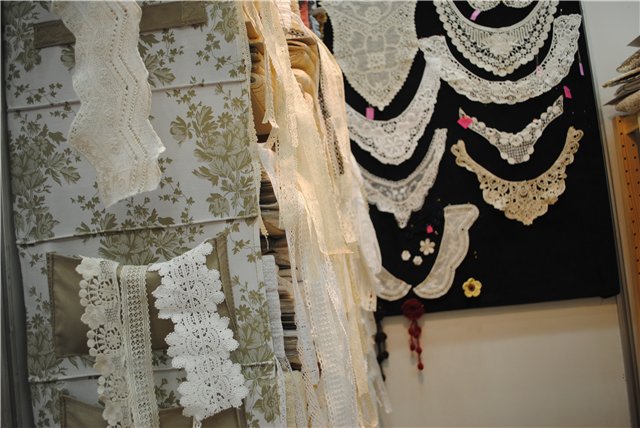 Выставка на Тишинке "Атмосфера творчества". Октябрь 2014. Бусинка к бусинке - получаются бусики! Кружево для антикварных