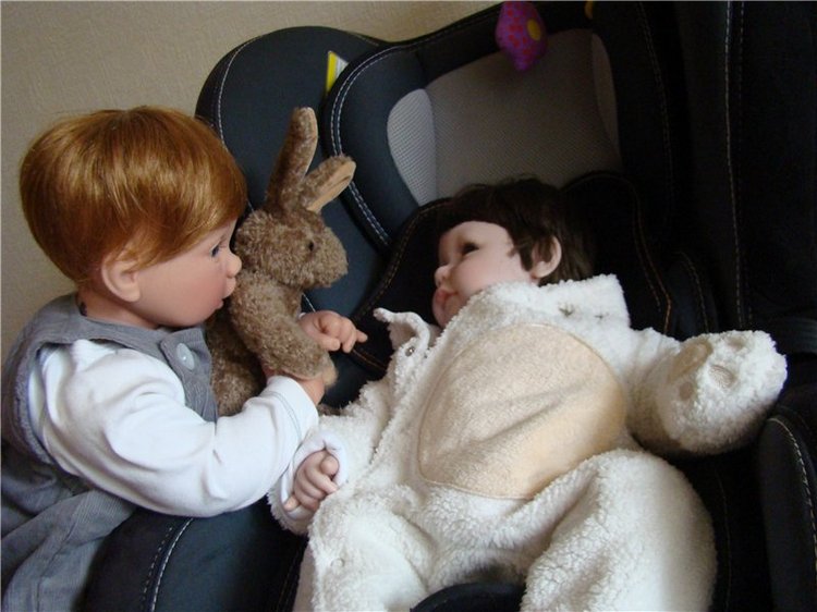 Безопасность прежде всего! Автокресло нужная вещь. Коллекционные куклы Ли Миддлтон, Адора