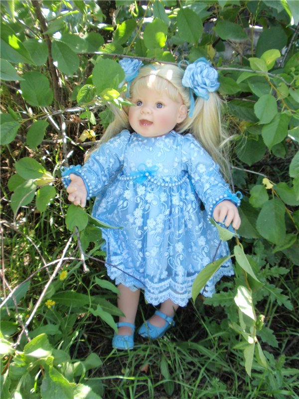 Растет в поле ягодка-малинка, а у нас живет Полинка))) Переодеваемся снова)))