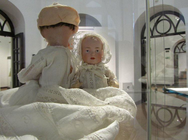 «Мода по-взрослому. Истории из кукольного гардероба» - выставка в Музее-заповеднике «Царицыно» - продолжение - 4-ый зал.