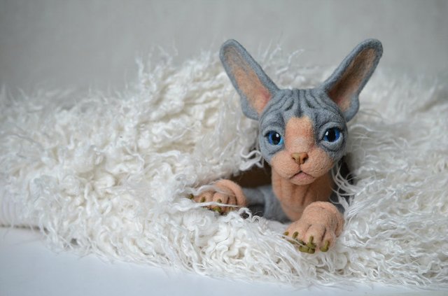 Сфинксенок. Игрушка валянием из шерсти своими руками