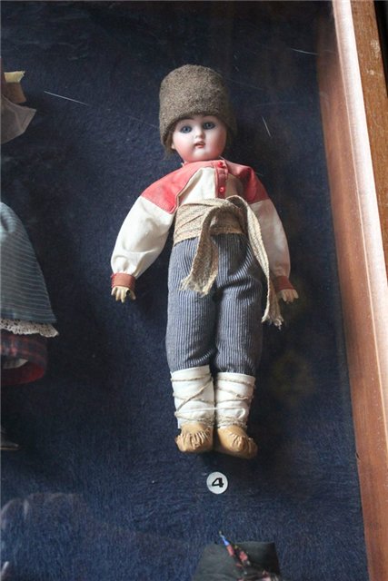 Антикварные куклы в музее барона Штиглица