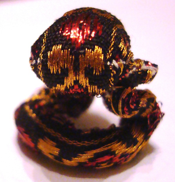 Игрушка-змеюшка на кукольную елку (фото 5)