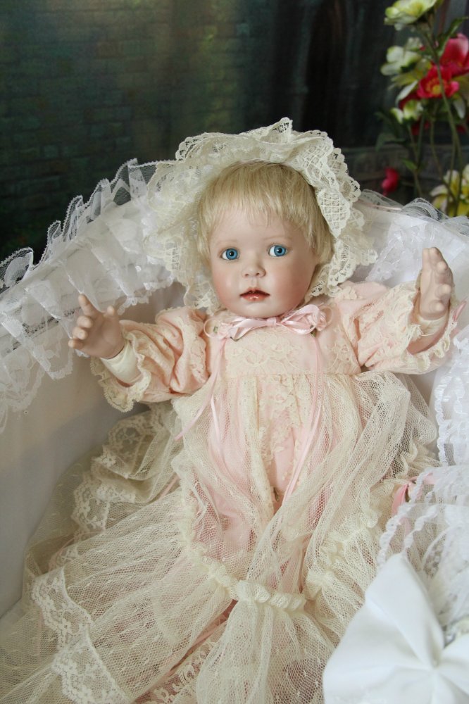 Фарфоровая кукла Беатриса (фото 10)