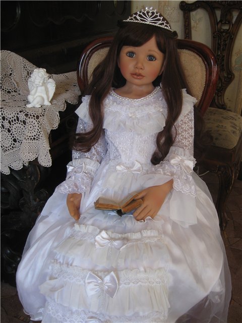 Комиссионка + ненужная занавеска + 5 метров кружева. Нарядное платье для куклы