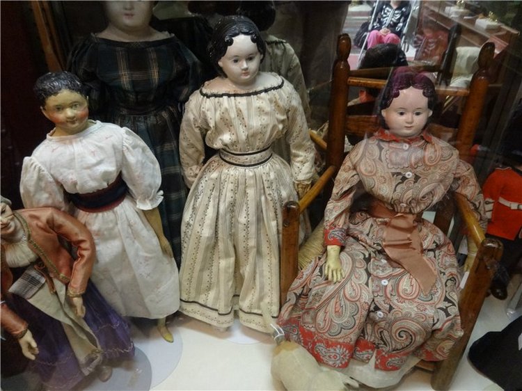 Я в своей жизни никогда не видела столько антикварных кукол. Фото (фото 5)
