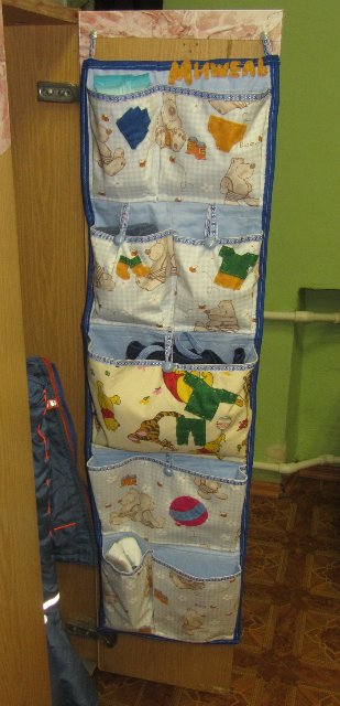 Детский сад, ясельная группа или мама мальчика играет в куклы