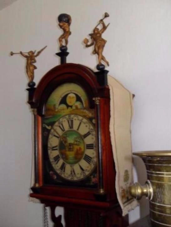 Старинные часы еще идут. Коллекция старинных часов