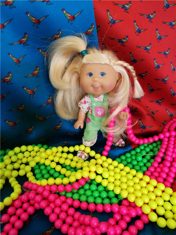 Надели шарики на нити. Красиво очень, посмотрите! Сваровски нашими глазами