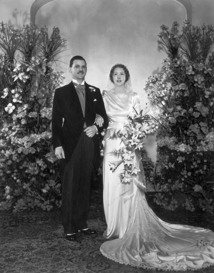 Как менялась мода на свадебные платья