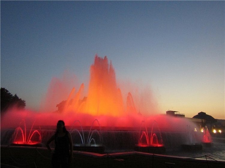 Шоу поющих фонтанов в Барселоне - окунемся с головой